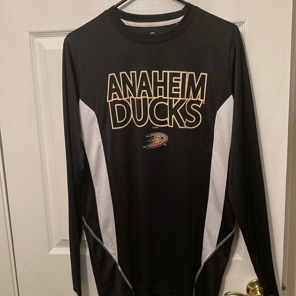 New w/o Tags NHL Anaheim Ducks long sleeve sport shirt